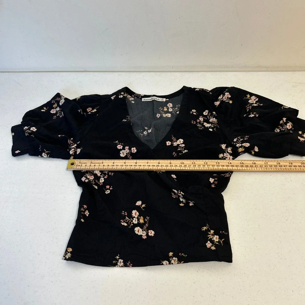 Abercrombie & Fitch Black Floral Puff Sleeve Wrap Top Smocked Back XS